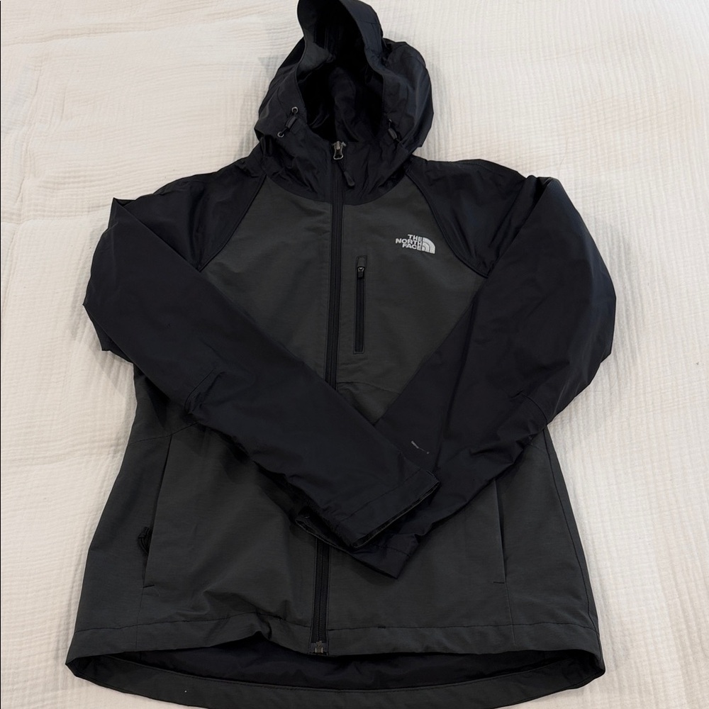 North face Women’s Wind Breaker Jacket